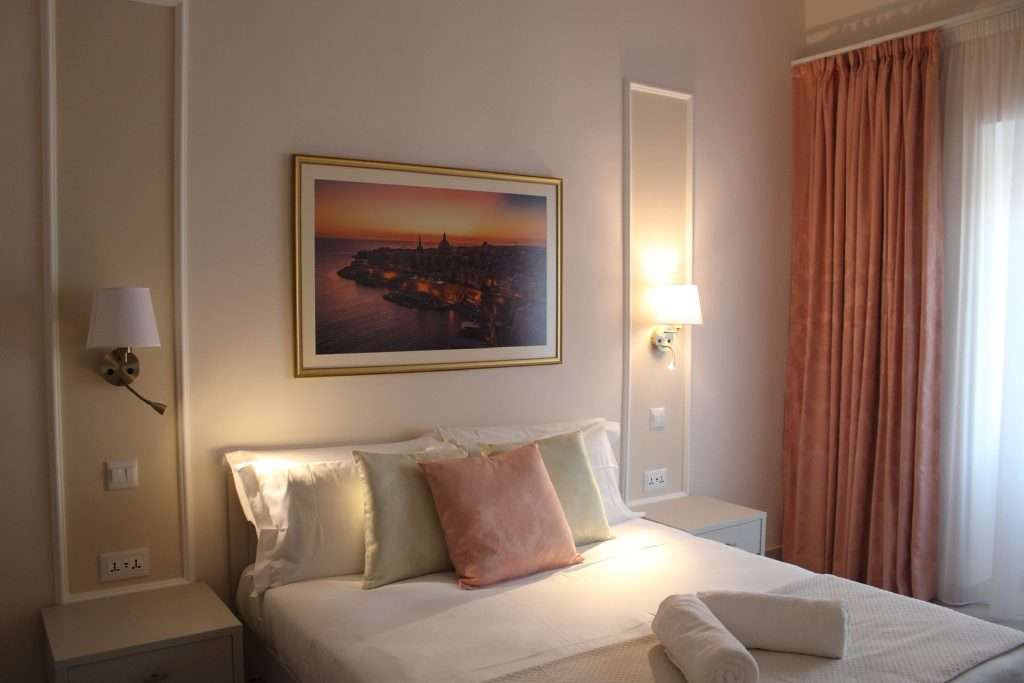 PetitChic Guest Room Management